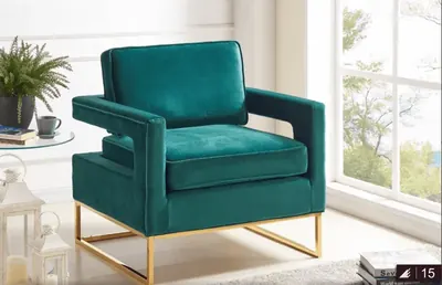 Poltrona estofada em veludo verde com base dourada